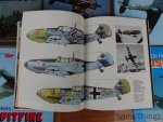 Mister Kit / J.P. De Cock / G. Aders / G. van Damme. - 6 publications: 1) Fortresse volante B-17. 2) Junkers Ju-87 stuka. 3) Hawker Hurricane. 4) De Havilland mosquito. 5) Messerschmitt Bf 109E. 6) Vickers supermarine Spitfire Mk IX/XVI.