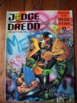 Wagner/Bisley - JUDGE DREDD 07. contra raider 08. Heavy Metal dredd 09. Weg met de judges! 11.het boek van de doden 12 Muzak killer! 14.Xero's raadsel 16. Mean machine 17.Sterven van het lachen # 1