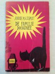 Schmidt, A.M.G. - De familie Doorsnee. Met een vw. van W. Ibo, portretten, tek. van W. Bijmoer.