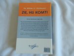 Glashouwer, Willem J.J. - ZIE HIJ KOMT het boek openbaring van dag tot dag - GESIGNEERD -