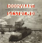 Stoovelaar, Hans (samenstelling) - Doorvaart gestremd (Honderd jaar Amsterdamse Bruggen in het nieuws), 83 pag. softcover, goede staat