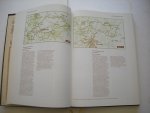 Beach, Russell, ed. - AA Touring Guide to England (o.a. Day Drives  115 one-day motor tours / Gazetteer ca.3.500 towns,etc. with more than 100 town plans / London / Atlas)
