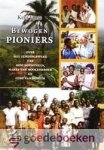 Janse, Kees - Bewogen pioniers *nieuw* nu van  19,90 voor --- Over het zendingswerk van Dini Sonneveld, Marry van Moolenbroek en Coby van Rossum