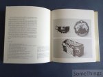 Solodkoff, Alexander von. - Russische Goldschmiedekunst 17.-19. Jahrhundert. Silber-Email-Niello-Golddosen-Schmuck. Solodkoff, Alexander von. - Russische Goldschmiedekunst 17.-19. Jahrhundert. Silber-Email-Niello-Golddosen-Schmuck.