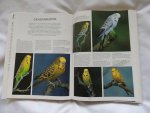 Alderton, D.  David - fotogr. Cyril Laubscher ; vert. uit het Engels: Meindert de Jong ; red.: Paul Kwast - Papegaaien en parkieten : beschrijving van ruim 200 soorten - met verzorgingsadviezen