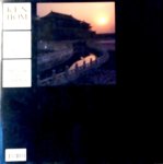 Hom , Ken . [ isbn  9789065905895 ] - Smaak van China  . (  De auteur groeide in Chicago op. Toen China de grenzen openstelde, besloot zijn moeder tot een bezoek aan haar geboortegrond en hij, als oudste zoon, begeleidde haar. De reis werd voor hem een ontdekking: dit boek is de  -