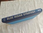 W. Chan Kim - Renée Mauborgne - BLUE OCEAN STRATEGY - How to create uncontested market space and make the competition irrelavant
