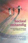 Veen-Mulders ,  C.A.J.M. van der . & B.J. van den Hoofdakker . & M. Serra . [ isbn 9789023234951 ] 3019 - Sociaal Onhandig . ( De opvoeding van kinderen met PDDNOS en ADHD . ) In dit boek staan kinderen met de diagnose PDDNOS centraal. Deze kinderen hebben problemen in de ontwikkeling van sociaal begrip en sociaal gedrag. -