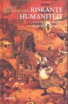 Manenschijn , Gerrit . [ isbn 9789020949698 ] - Riskante  Humaniteit . ( Over de civilisatie van de gewelddadige mens.) Professor Gerrit Manenschijn betoogt dat humaniteit een hard principe is, bestemd voor de overlevingskansen van de mensheid. Overleven in een wereld vol geweld is een riskante -