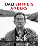 ... - (1) Dali En Niets Anders
