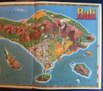 Bakker, Piet - Kleurenfoto's van Wim Berssenbrugge. - Douwe Egberts - BALI - COMPLEET met alle kleurenfoto's.