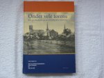 Schaïk, Remi van (eindred.) en anderen - Onder vele torens Een geschiedenis van de gemeente Bedum
