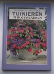 CLARKE, ETHNE REUSS, - Tuinieren in bloembakken.