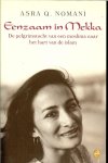 Nomani, Asra .Q. & Laura van Campenhout en Ine Willems - Eenzaam in Mekka  ..  de pelgrimstocht van een Amerikaanse moslima naar het hart van de islam