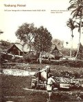 Groeneveld , Anneke . & Paul Faber . ( Diverse  auteurs . ) [ isbn 9789065790637 ] - Toekan  Portret . ( 100 jaar fotografie in Nederlands Indië 1839 - 1939 . ) Dutch Indies . Rijkelijk geillustreerd met oude zwart-wit foto's . Fotografie uit de collectie van het Museum voor Volkenkunde .