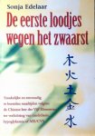 Edelaar, Sonja . [ isbn 9789063787783 ]  4017 - Eerste  Loodjes  Wegen  het  Zwaarst . ( smakelijke en eenvoudig te bereiden maaltijden volgens de Chinese leer der Vijf Elementen ter verlichting van candidiasis, hypoglykemie of ME . ) Dit boek is bedoeld voor mensen die lijden aan candidiasis,