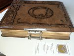 - Leren fotoalbum met slot met naar schatting foto’s van 1880 tot 1920 van de familie Tiebackx uit Amsterdam. Bestaande uit 14 kabinetfoto’s en 44 carte-de-visite portretfoto’s. - Leren fotoalbum met slot met naar schatting foto’s van 1880 tot 1920 van de familie Tiebackx uit Amsterdam. Bestaande uit 14 kabinetfoto’s en 44 carte-de-visite portretfoto’s.
