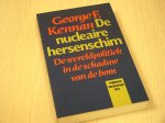 Schrijver	Titel	Uitgever	Bijz.	Prijs	Bestellen 	Kenman, George F. - De  nucleaire hersenschim -  De wereldpolitiek in de schaduw van de bom.