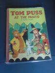 Toonder, Marten - Tom Puss at the Panto. Met 7 volpagina,s kleurplaten en veel illustraties in kleur en steunkleur. Met  sprookjesverhalen.