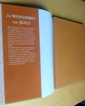 James Harpur en Marcus Braybrooke - DE WONDEREN VAN JEZUS - Heer over leven en dood, Een gelovige aanraking, Het levende water, een wonderbare maaltijd, Heer van de zee, Het licht der wereld, Genezing op de sabbat, De doden tot leven brengen, De dankbare Samaritaan, enzovoort James Harpur en Marcus Braybrooke - DE WONDEREN VAN JEZUS - Heer over leven en dood, Een gelovige aanraking, Het levende water, een wonderbare maaltijd, Heer van de zee, Het licht der wereld, Genezing op de sabbat, De doden tot leven brengen, De dankbare Samaritaan, enzovoort