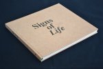 Hansen, Jeroen (foto's + teksten) - Signs of Life / An ode on roadside memorials