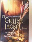 Flanagan, John - De Grijze Jager boek 4 De dragers van het Eikenblad