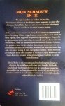 Richo , David . [ ISBN 9789025953416 ] 3716 - Mijn  Schaduw  en  ik . ( Ontdek de kracht van je donkere kant . ) We zijn meer dan we denken dat we zijn. Onvermoede talenten en kwaliteiten zitten verborgen in onze schaduwkant. David Richo laat ons zien hoe we die, met oefeningen, kunnen ontdekken