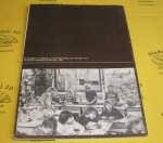 Horsman, Peter. - Voor geslacht na geslacht. Honderd jaar zorg voor christelijk onderwijs in Hendrik Ido Ambacht (1880-1980).