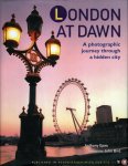 EPES, Anthony - London at Dawn. A Photographic Journey Through a Hidden City.