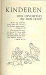 Rutherford J.F .. gewijd aan de schepper - Kinderen hun opvoeding en hun hoop. Leer den jongen de eerste beginselen naar den eisch zijns wegs ; als hij ook oud zal geworden zijn, zal hij daarvan niet afwijken [spreuken 22 : 6]
