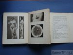 Champy, Christian. - Le corps humain et l'origine de la forme humaine. Avec 60 planches en héliogravure.