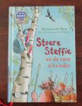Bon, Annemarie - Stoere Steffie en de rare uitvinder - Met kleurrijke illustraties van Marja Meijer en leeslint met poppetje