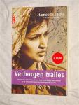 Lakho, Hameeda & Rijst van der, Magda - Verborgen Tralies. Een Pakistaans-Nederlandse over haar jeugd tussen twee culturen en de ontmoeting met haar doodgewaande moeder.