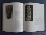 Alphen, Jan van (red.). - De boeddha in de drakenpoort. Boeddhistische sculptuur uit de grotten van Longmen, China 5de - 9de eeuw.