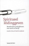 Grün , Anselm . & Friedrich Assländer . [ ISBN 9789059950917 ] 1018 - Spiritueel Leidinggeven . ( Met Benedictus en de Bijbel . ) Het is goed voor een bedrijf om aandacht te geven aan de individuele werknemers. Maar de agenda van leidinggevenden wordt beheerst door kostenbeheersing en het behalen van de jaaromzet.
