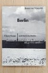 MANGOLDT, RENATE VON & WALTER HÖLLERER. - Berlin.  Übern Damm und durch die Dörfer. 382 Fotografien von Renate von Mangoldt, Zwölf Essays von Walter Höllerer