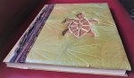 Fotoalbum gemaakt in Burma - Prachtige vormgeving met lotusblad versiert en met palmblad en touw afgewerkt