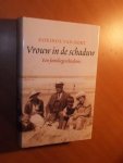 Oort, Dorinde van - Vrouw in de schaduw. Een familiegeschiedenis