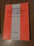Beckers, Theo; Poel, Hugo van der - Vrijetijd tussen vorming en vermaak. Een inleiding tot de studie van de vrijetijd
