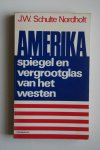 J.W. Schulte-Nordholt - Amerika spiegel en vergrootglas van het westen