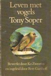Soper, Tony - Leven met vogels. Een gids voor het voederen en beschermen van vogels rondom ons huis en in de tuin