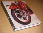 Thomas Krens (voorwoord), Richard Pandiscio (design), Auke Wouda (vertaling), e.v.a. - MOTOREN 130 jaar design op twee wielen