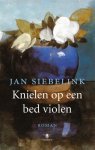 Jan G. Siebelink - Knielen op een bed violen roman