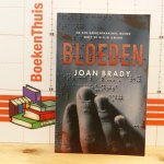 Brady, Joan - Bloeden