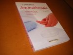 Joanna Hoare (Aromatherapist) - Handboek Aromatherapie een goed opgezette cursus om een kundig aromatherapeut te worden