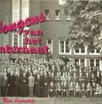 Overvelde, Rien. met zwart wit foto's - Jongens van het internaat