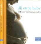 Werff , Jackie van der .. Foto's van Nilsson Lennart en de verloskundigen Regine Bosnab & Laura Jansma te Duiven - Jij en je baby Gids voor aanstaande ouders
