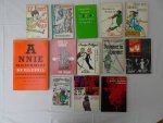 Schmidt, Annie M.G., Fiep Westendorp, Eli Asser, Wim Ibo & Henri Knap. - Huishoudpoëzie/ Simpele zielen en nog wat/ De vrouw zo, de man zus/ Meneer recht, Mevrouw averecht/ En ik dan? een blijspel/ U hoort er wel meer van. Twaalf gesprekken met bekende VARA-medewerkers/ Onder collega's. Roddels over Nederlandse kle... Schmidt, Annie M.G., Fiep Westendorp, Eli Asser, Wim Ibo & Henri Knap. - Huishoudpoëzie/ Simpele zielen en nog wat/ De vrouw zo, de man zus/ Meneer recht, Mevrouw averecht/ En ik dan? een blijspel/ U hoort er wel meer van. Twaalf gesprekken met bekende VARA-medewerkers/ Onder collega's. Roddels over Nederlandse kle...