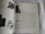 Michael Auer M. -  TRANSLATED AND ADAPTED BY D. B. TUBBS. - The illustrated history of the camera : from 1839 to the present - 70 colour 535 black and white illustrations