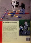 Bayley , Lisley. [ isbn 9789058775207 ] 2019 - Paarden Trainen aan de Hand . ( Gedrag - Omgang - Grondwerk . ) Het trainen van paarden aan de hand en het daarmee nauw verwante Natural Horsemanship heeft de laatste jaren een grote vlucht genomen. Steeds meer mensen ontdekken deze manier van -